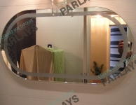 Овальное зеркально в ванной